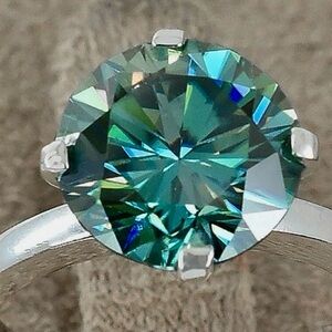 Certified 4.95ct Diamond. Green Blue Earth Mined Pressure treated. Silver 925 s